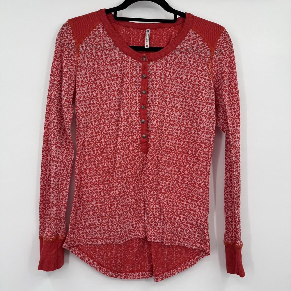 Kuhl Shirt Top Womens Medium Henley Red Long Sleeve Lightweight Outdoor USA made